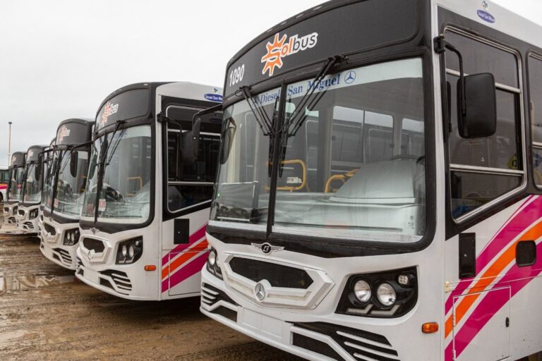 Colectivo de la empresa Solbus en la ciudad de Chubut