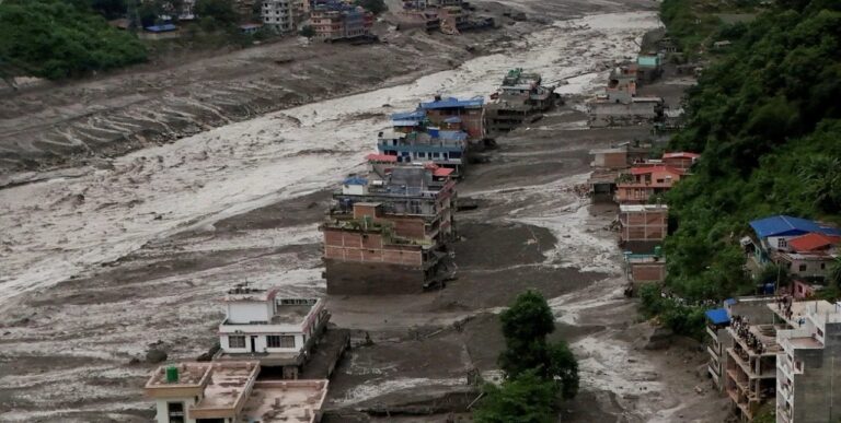Zona afectada por la riada en el distrito de Rasuwa, Nepal