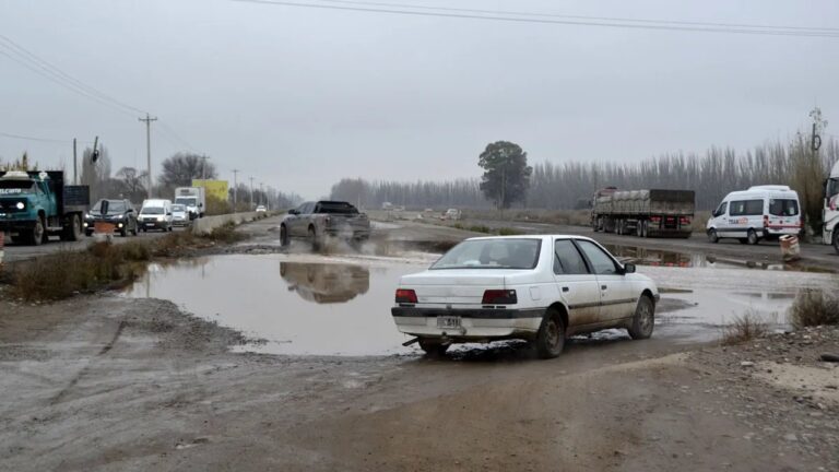 Firma de convenio entre Río Negro y Nación por rutas 22 y 151 y Tren del Valle