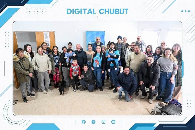 Entrega de estufas a familias en el Centro de Gestión Barrial N° 2 de Puerto Madryn