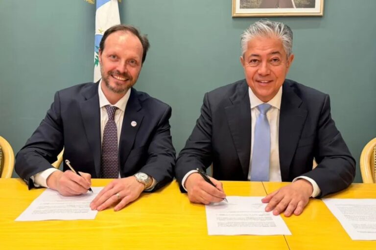 Firma de acuerdos entre TotalEnergies y el gobierno de Neuquén