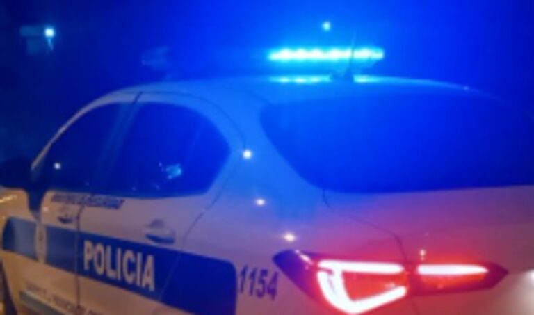 Policía en la vía pública en Kilómetro 8, Comodoro Rivadavia