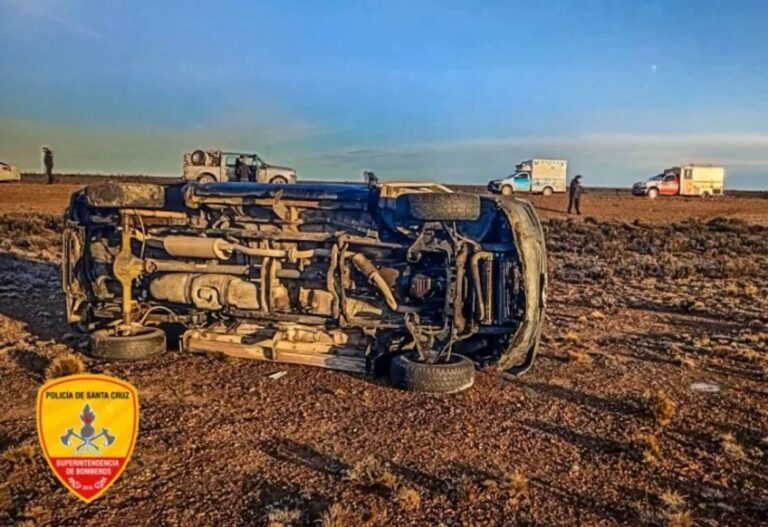 Camioneta volcada en la Ruta Nacional Nº 3 cerca de Fitz Roy