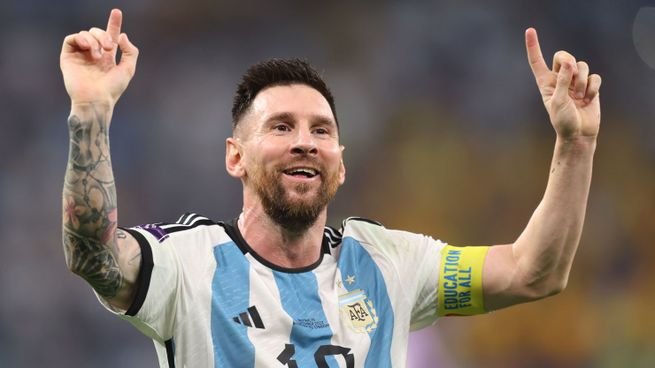 Lionel Messi con la camiseta de la Selección argentina durante un partido