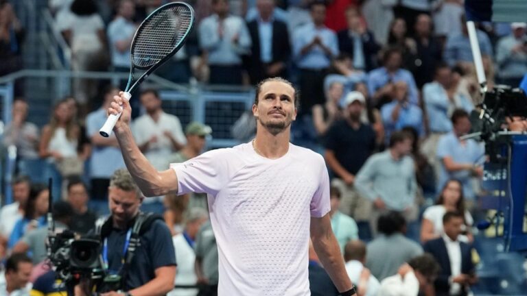 Alexander Zverev durante su partido contra Karen Khachanov en el US Open