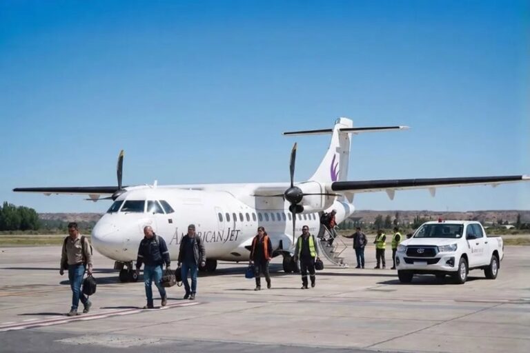 Avión de American Jet en pista de aterrizaje