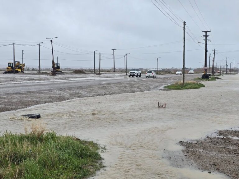 Calle inundada en el barrio Próspero Palazzo