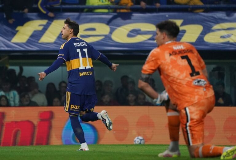 Jugadores de Boca Juniors celebrando un gol durante el partido contra Central Córdoba