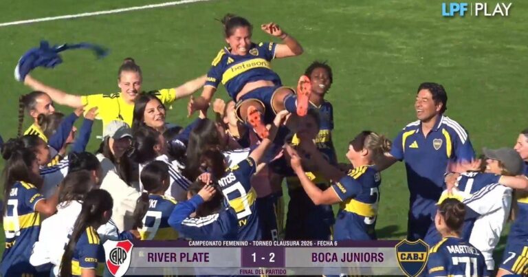 Partido de fútbol femenino entre Boca Juniors y River Plate en el River Camp de Ezeiza