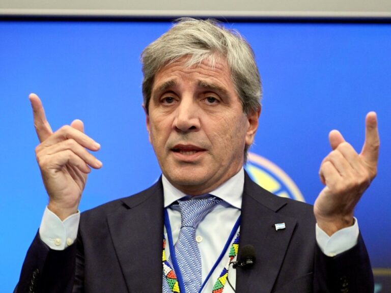 Luis Caputo en la reunión del G20 en Asheville