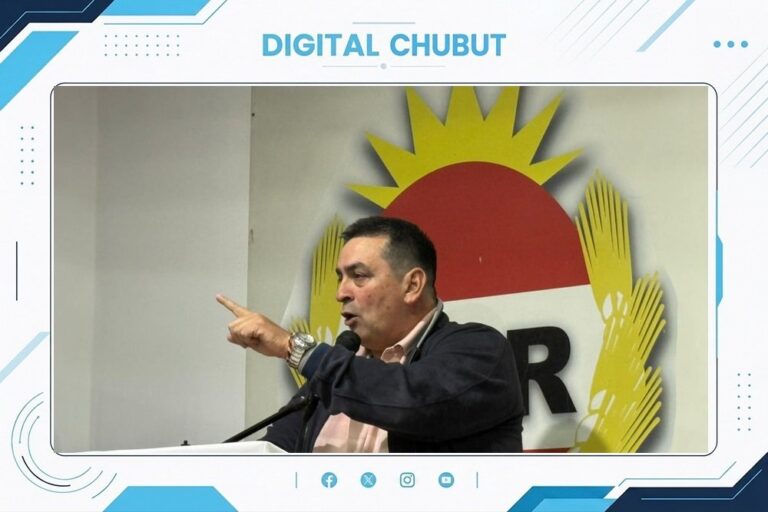 Carlos Díaz en conferencia de prensa
