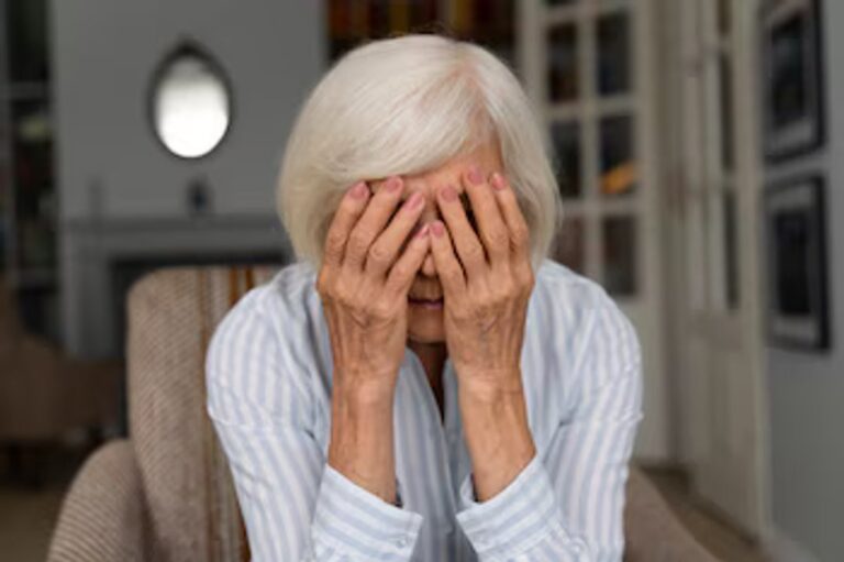 Amelia Carrizo, directora de Adultos Mayores de Comodoro Rivadavia, durante una entrevista sobre las actividades por el Mes Mundial del Alzheimer