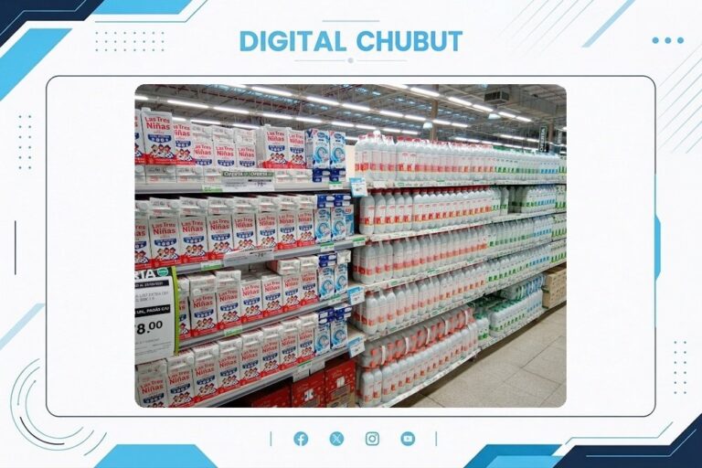 Góndola de productos lácteos en un supermercado