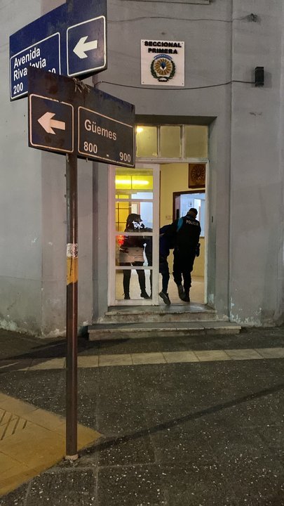 Móvil policial en Comodoro Rivadavia