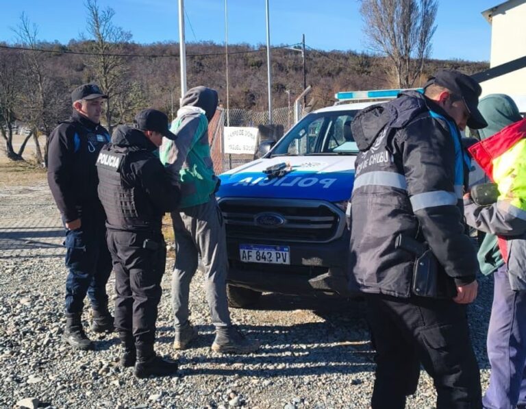 Control policial en la Ruta Provincial 19, acceso a Atilio Viglione, Chubut