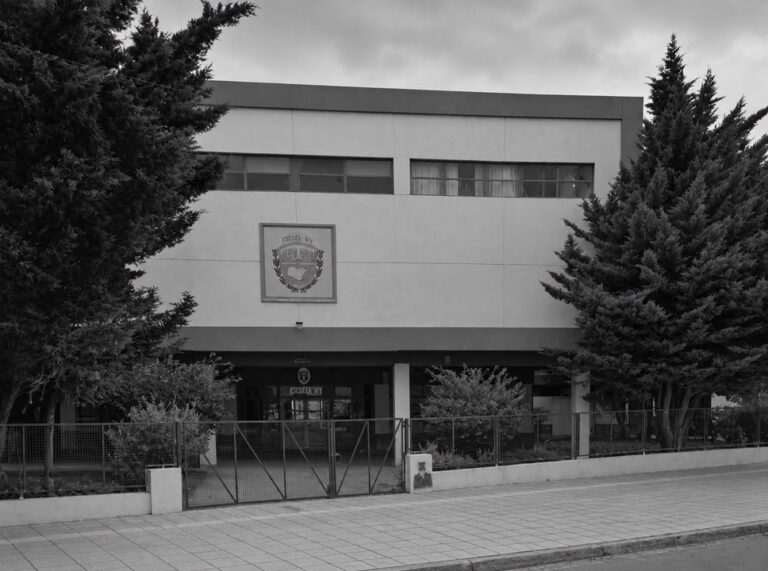 Maestra de escuela primaria en aula