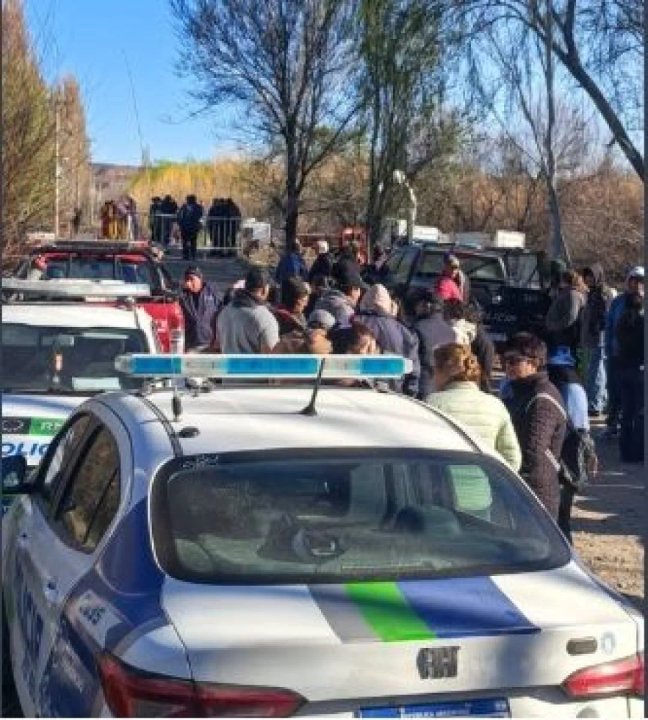 Operativo de búsqueda en el canal de riego en Fernández Oro