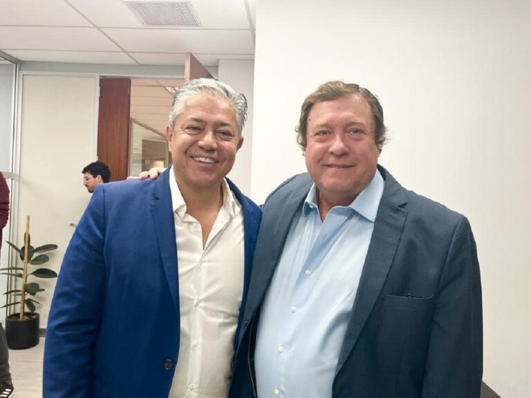 Gobernadores Rolando Figueroa y Alberto Weretilneck en el panel sobre gas argentino en el Argentina Week París