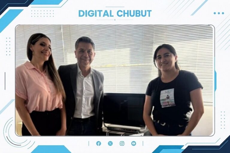 Computadoras entregadas por la Fiscalía a la Escuela Provincial 785 'Troperos Patagónicos' de Puerto Madryn
