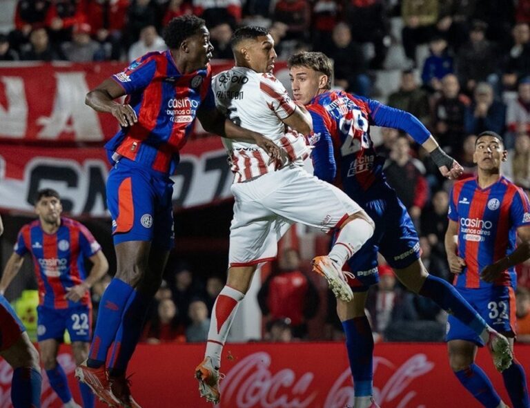 Instituto venció a San Lorenzo y quedó como líder de la Zona A del Clausura