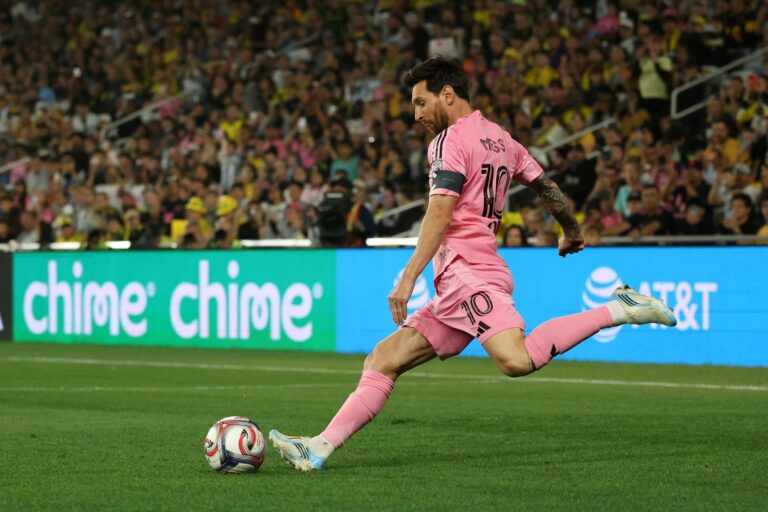 Lionel Messi durante un partido con la camiseta de Inter Miami