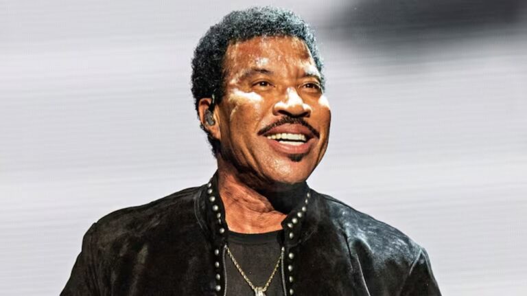 Lionel Richie en el escenario durante un concierto
