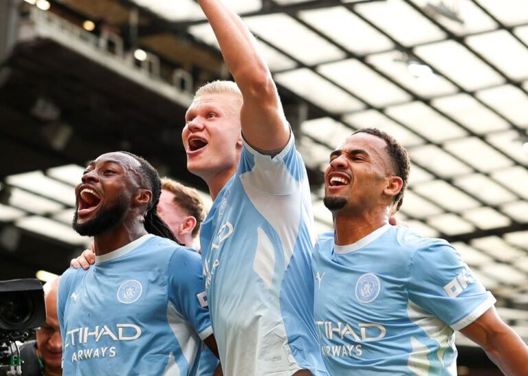 Jugadores del Manchester City celebrando el gol de Erling Haaland ante Manchester United
