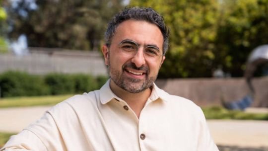 Mustafa Suleyman, jefe de IA de Microsoft, durante una entrevista