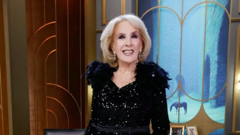 Mirtha Legrand en el estudio de televisión