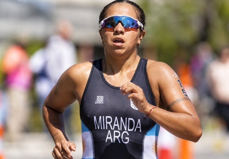 Moira Miranda durante la competencia de triatlón en los Juegos Sudamericanos