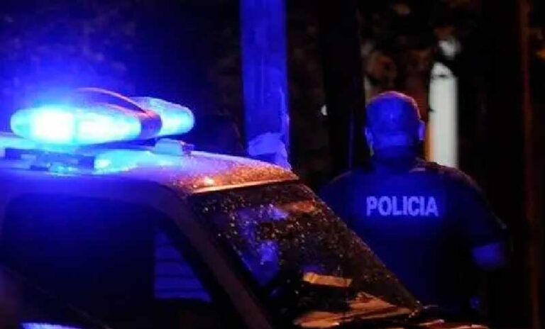 Motocicleta accidentada en la intersección de Luis Costa y Mariano Moreno en Rawson