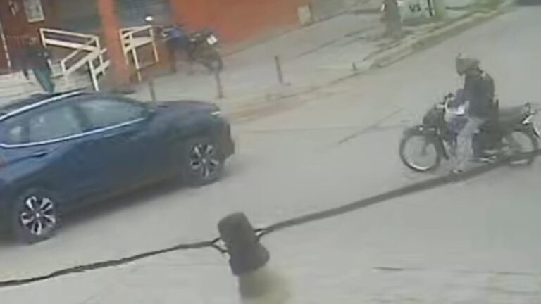 Motociclista atropellado y abandonado en Trelew sufrió fracturas en ambas piernas