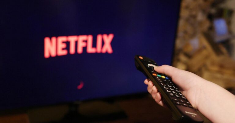 Logotipo de Netflix sobre fondo oscuro