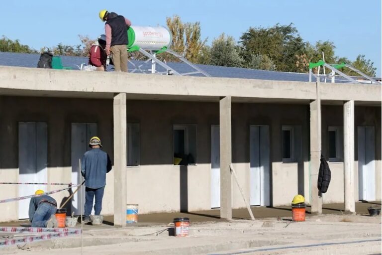Fachada del futuro Complejo de Adultos Mayores en Plottier