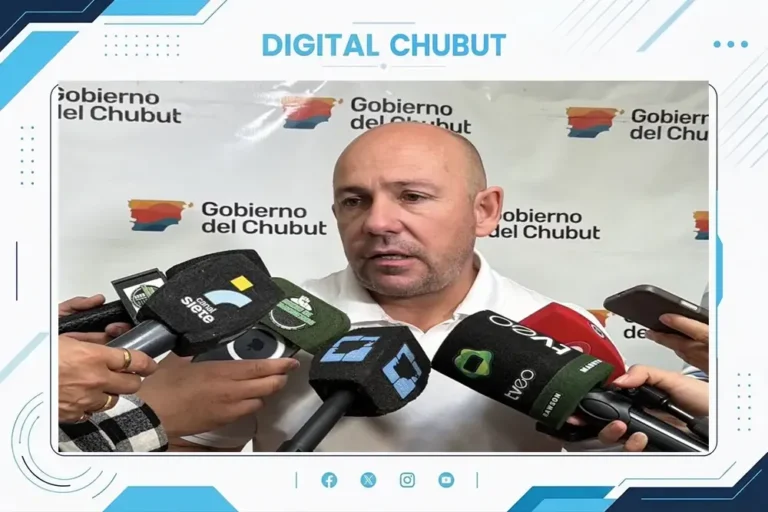 Intendente Gustavo Sastre durante un evento en Puerto Madryn