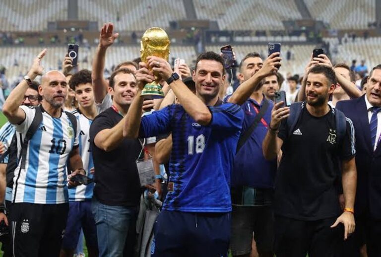 Lionel Scaloni, entrenador de la Selección Argentina, durante un partido