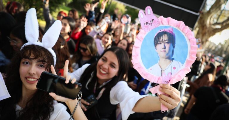Stray Kids en el escenario del Hipódromo de San Isidro durante el evento STRAYCITY