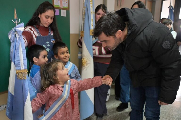 Gobernador Ignacio Torres durante el acto por el 21º aniversario de Atilio Viglione
