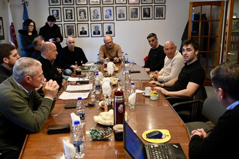 Reunión entre autoridades y productores en Comodoro Rivadavia