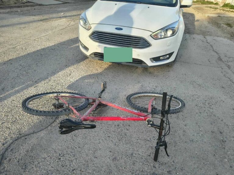 Ciclista atropellado en Trelew y piano robado en la vereda