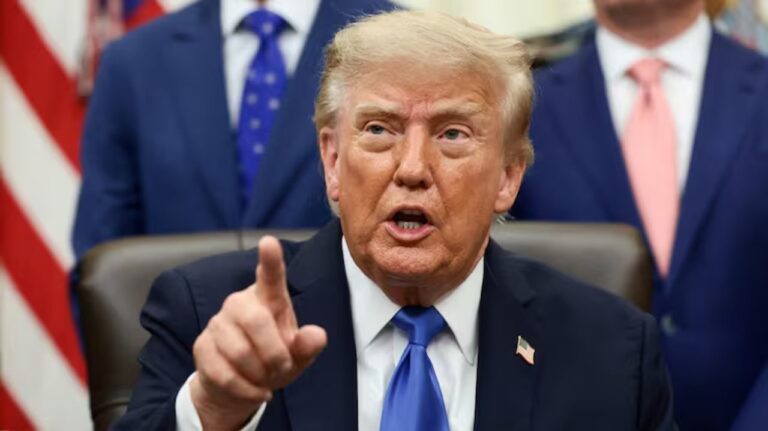 Donald Trump durante su gira por Dublín