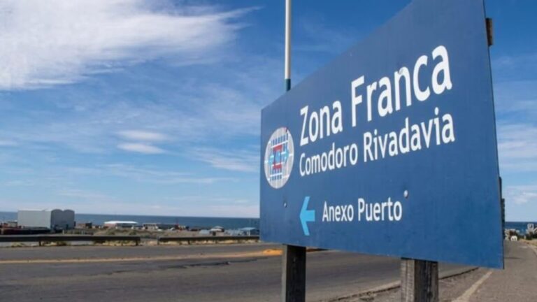Vista del puerto de Comodoro Rivadavia y la zona norte de Caleta Córdova, área propuesta para ampliar la Zona Franca