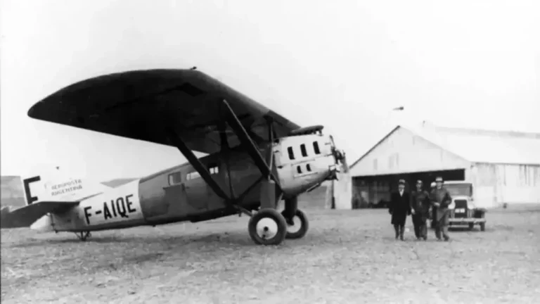 Réplica del avión Latécoère 25 en el aeroclub de Comodoro Rivadavia