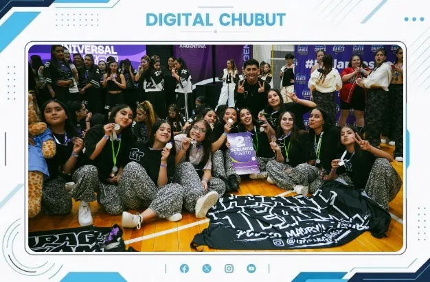 Integrantes de la Academia de Baile GARAGE de Puerto Madryn durante una presentación