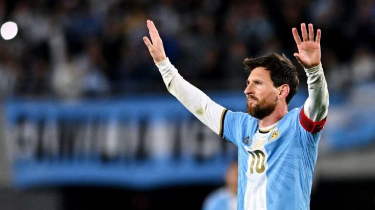 Lionel Messi durante el partido de despedida de la Selección argentina en el estadio Monumental