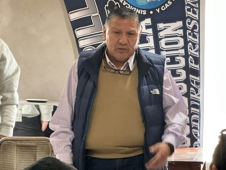 Jorge Ávila durante el saludo por el aniversario de la agrupación 7 de Octubre