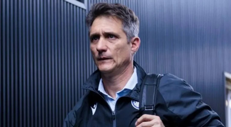 Guillermo Barros Schelotto, director técnico de Vélez Sarsfield, en conferencia de prensa