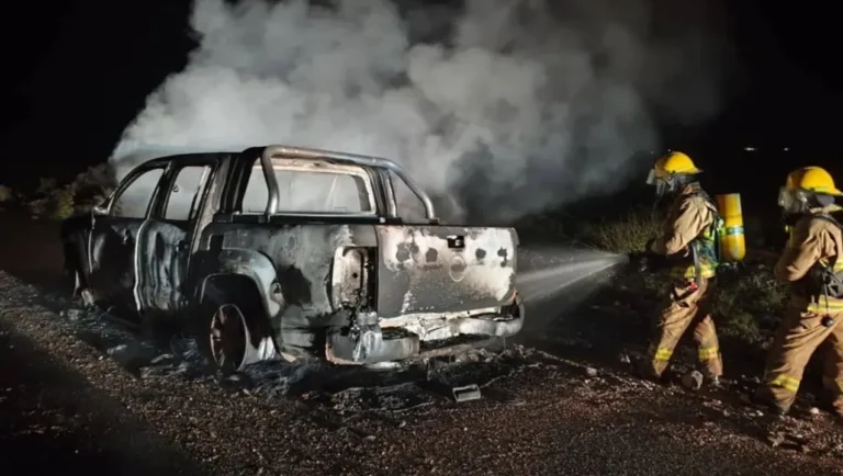 Camioneta incendiada en la Ruta 6, Rincón de los Sauces