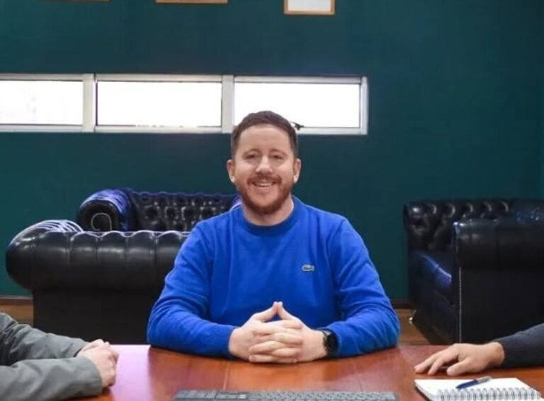 Dante Bowen, intendente de Dolavon, en un video difundido en redes sociales