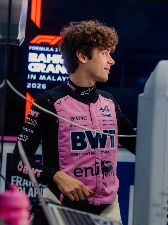 Franco Colapinto en el Circuito Internacional de Sepang durante la clasificación del Gran Premio de Bahréin